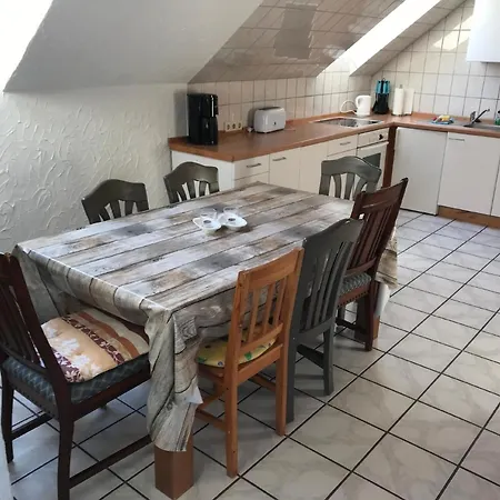 Grosse In Nesse Mit Garten Und Terrasse شقة